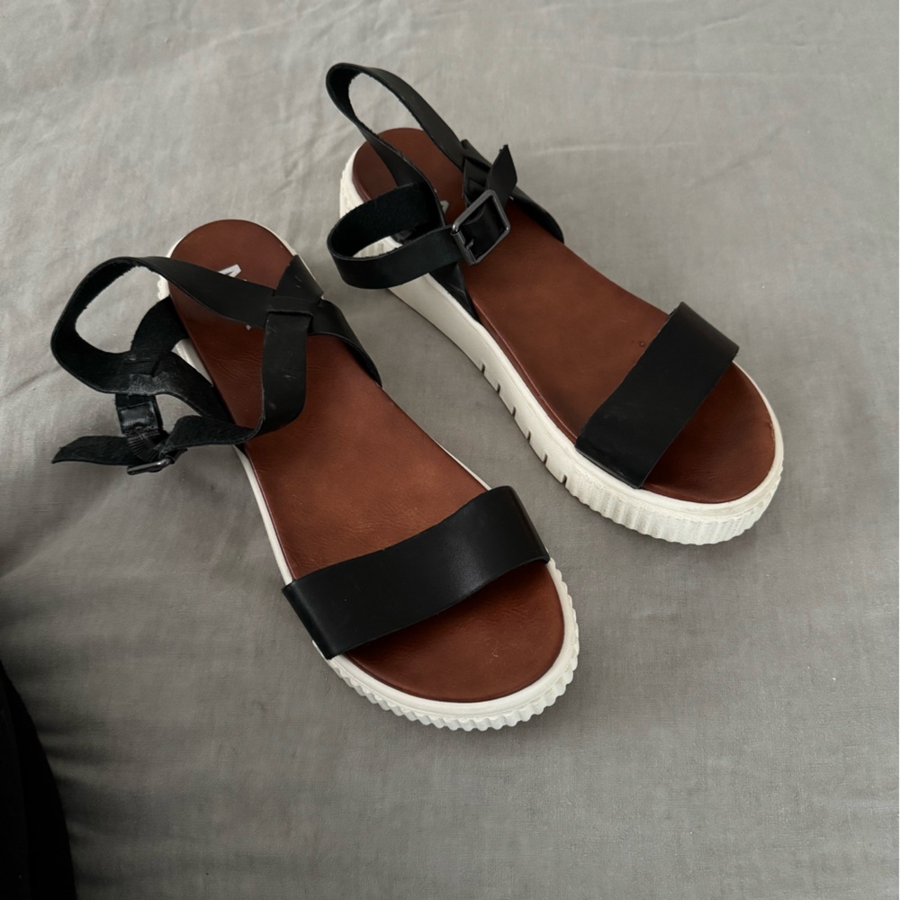 Mia platform sandal